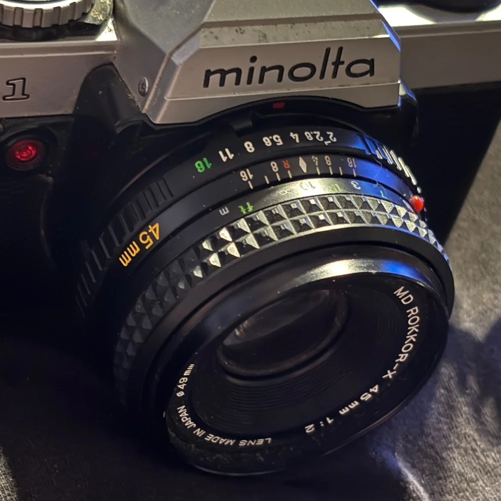 Minolta XG-1 35mm Film Camera w/50mm Lens ( 1978 ) & Tamron SP 70 210mm.